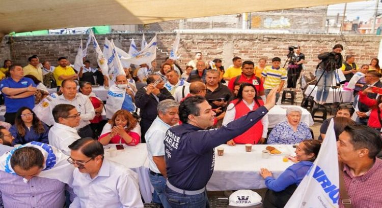 Enrique Vargas se Reúne con Residentes de Nezahualcóyotl