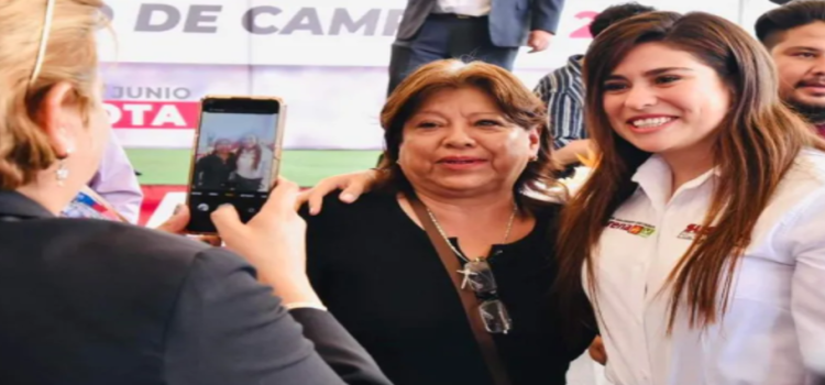 Susana Estrada inicia con éxito su campaña en Neza