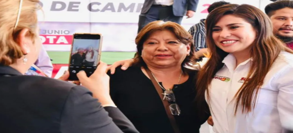 Susana Estrada inicia con éxito su campaña en Neza