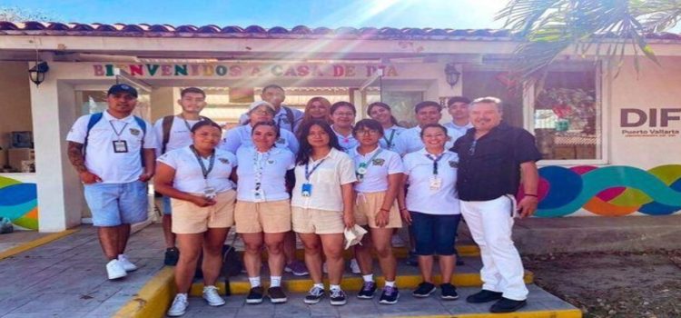 Estudiantes de la UAEMEX Neza realizan labor social en Puerto Vallarta