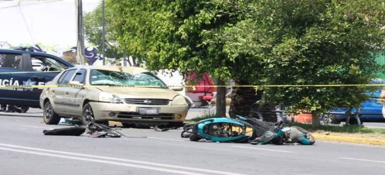 Motociclista muere al chocar contra auto en Neza