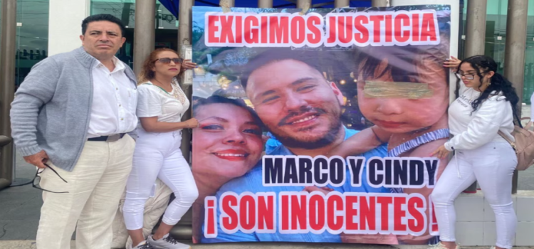 Familiares de Marco y Cindy, protestan frente a juzgados de Neza