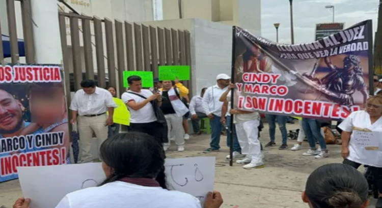 Liberan a pareja detenida por robo a bodega en Neza