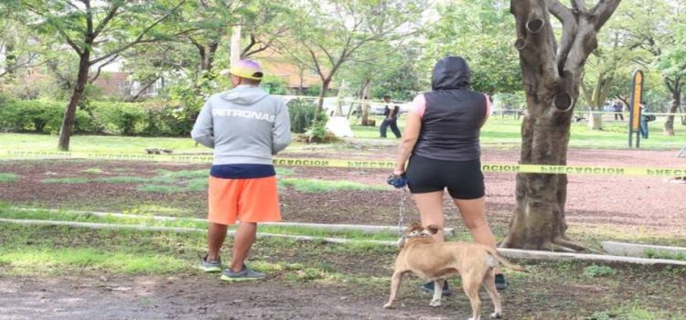 Victiman a una mujer de un balazo al rostro en Neza