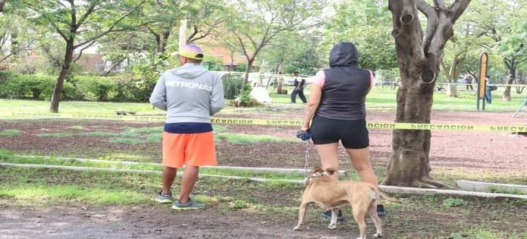 Victiman a una mujer de un balazo al rostro en Neza