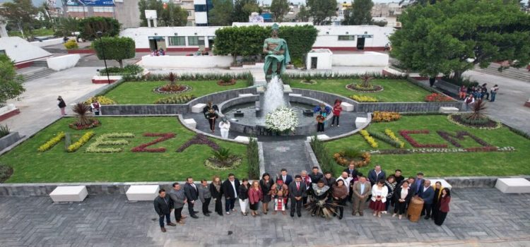 Adolfo Cerqueda inaugura explanada municipal de Neza