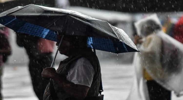 Siguen las lluvias fuertes por onda tropical 17 en Edomex