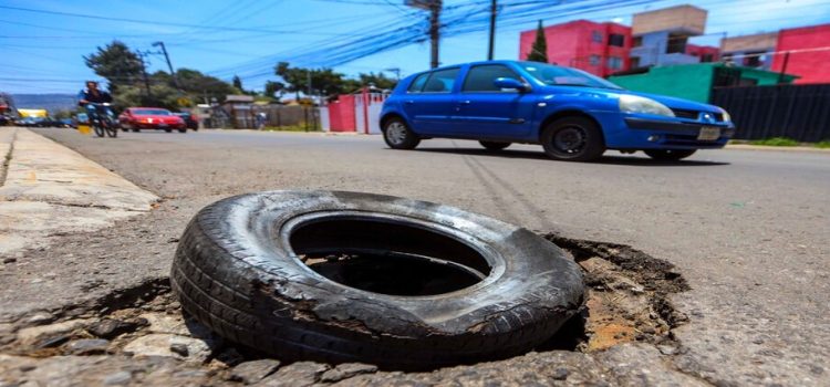 Gobierno de Edomex brinda indemnizaciones por caer en baches