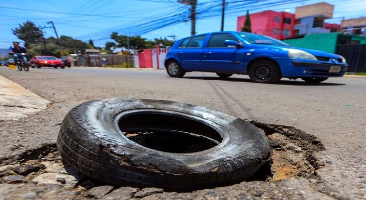 Gobierno de Edomex brinda indemnizaciones por caer en baches