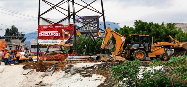 Reconstruyen puente peatonal tras 11 meses de que se colapsó en Neza