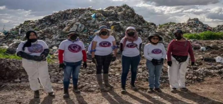 Familias buscadoras concluyen labores en tiradero de Neza