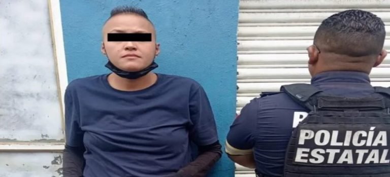 Detienen a mujer mientras conducía vehículo robado en Neza