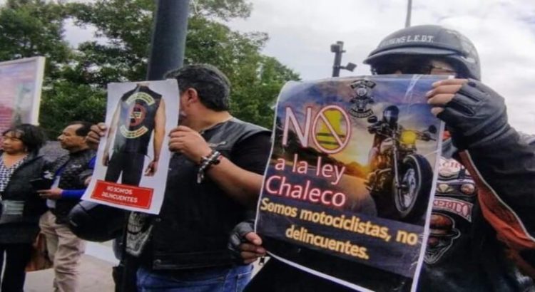 Motociclistas contra propuesta de chaleco antirreflejante en Edomex