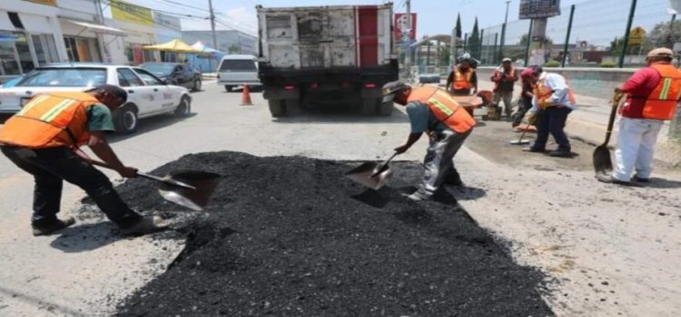 Junta de Caminos arranca plan emergente de bacheo en municipios del Edomex