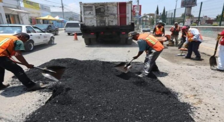 Junta de Caminos arranca plan emergente de bacheo en municipios del Edomex