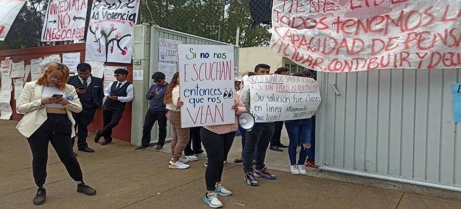 Alumnos exigen destitución de directivos en normal 4 de Nezahualcóyotl