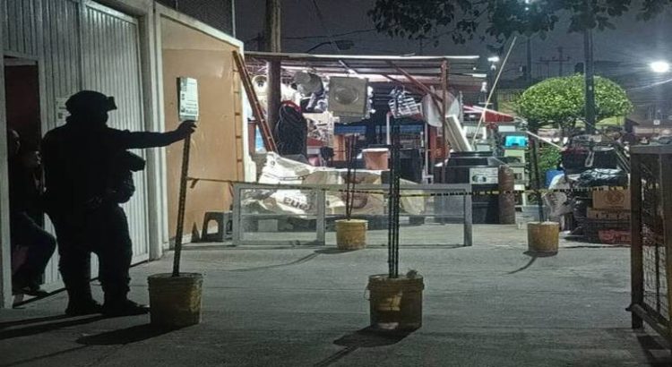 Victiman a balazos a un hombre dentro de una ferretería en Neza