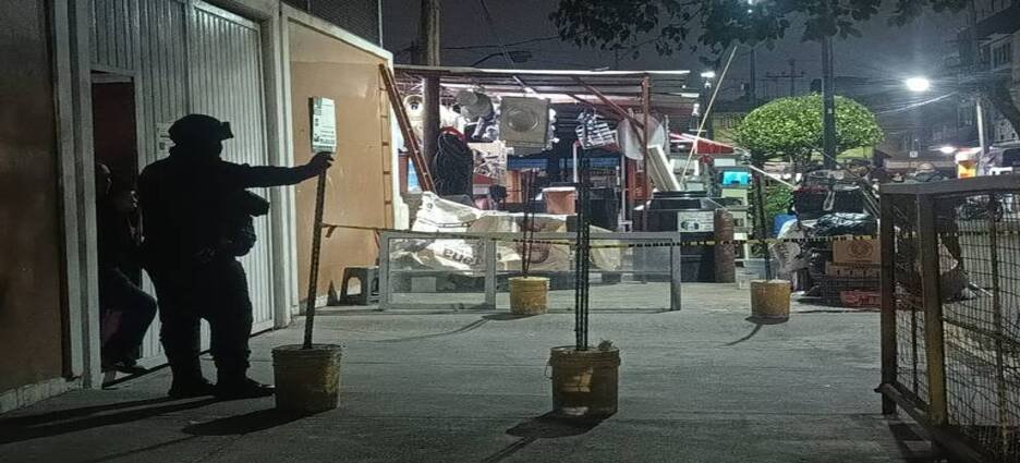 Victiman a balazos a un hombre dentro de una ferretería en Neza