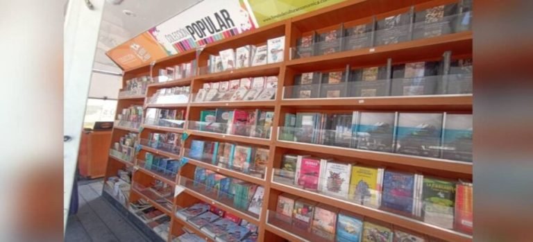 Inicia recorrido del "Librobús" en Neza