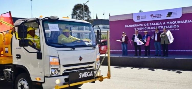 Entregan vehículos y maquinaria a la Junta de Caminos del Edomex