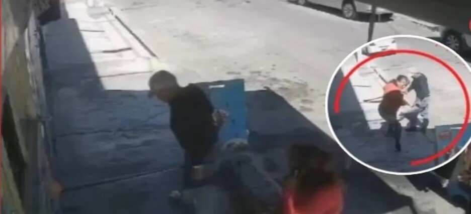 Mujer asalta a adulto mayor tras pedirle limosna en Neza