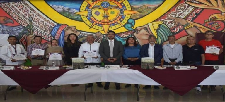 Presentan libro por los 61 años de historia de Neza