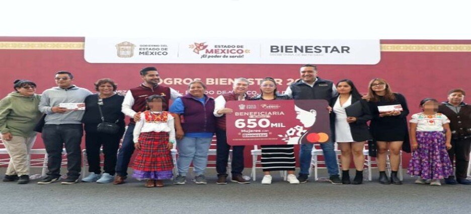 Gobernadora Delfina Gómez entrega 2,700 tarjetas del programa “Mujeres con Bienestar” en Neza
