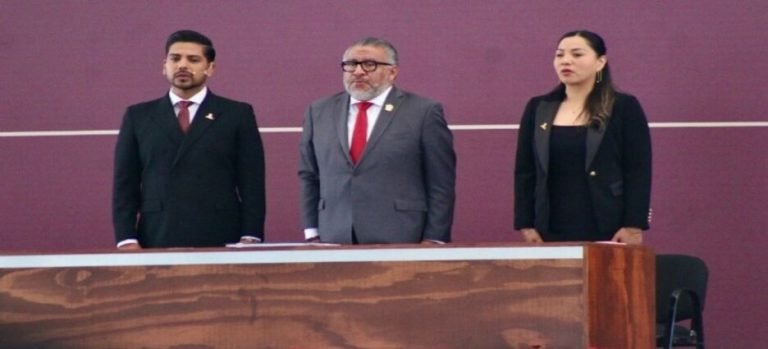 Adolfo Cerqueda tomó protesta como mandatario de Neza para el periodo 2025-2027