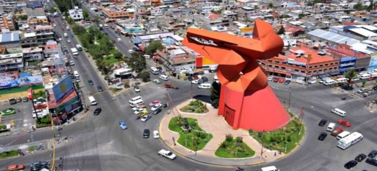 ¿Cuál es el significado de la escultura del “Coyote en ayuno” ubicada en Nezahualcóyotl?