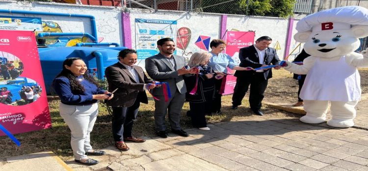 Adolfo Cerqueda inaugura sistemas de captación pluvial en escuelas del DIF Neza