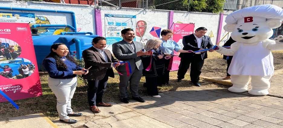 Adolfo Cerqueda inaugura sistemas de captación pluvial en escuelas del DIF Neza