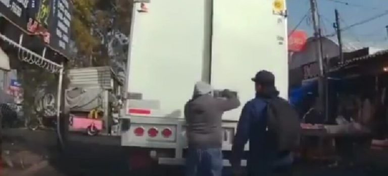 Captan robo a camión de carga en Neza