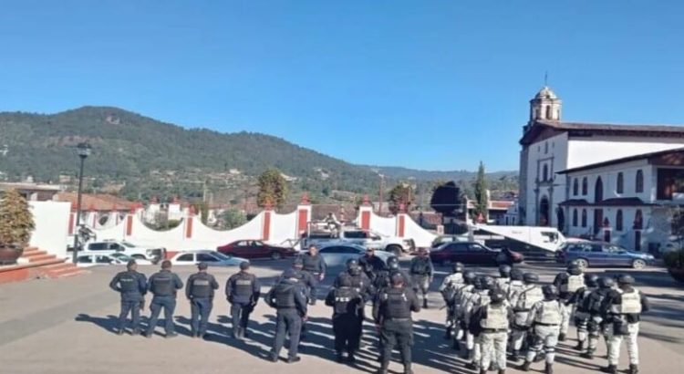 Despliegan a elementos de seguridad en Amanalco, Edomex