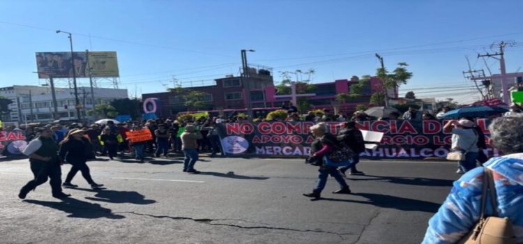 Locatarios de Neza acusan competencia desleal