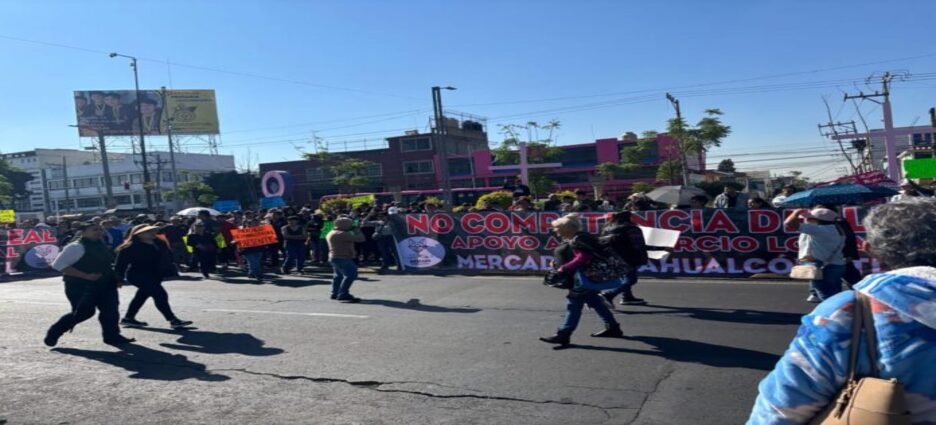 Locatarios de Neza acusan competencia desleal