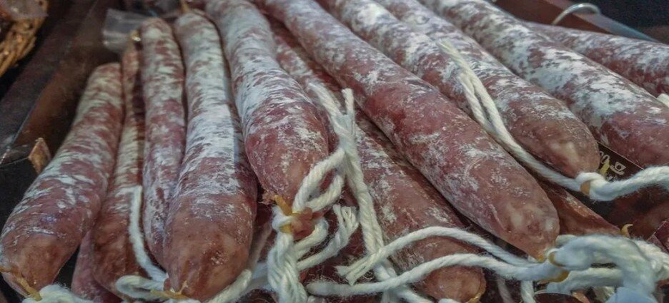 Empresas cárnicas contaminan drenajes en Neza