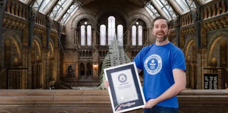 Rompe Record Guinness al visitar 42 museos en 24 horas