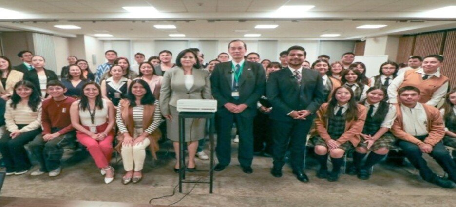 Se reúne alcalde de Neza con el embajador de Japón en encuentro académico