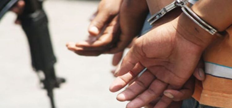Balean a 2 hombres tras riña en un bar de Neza