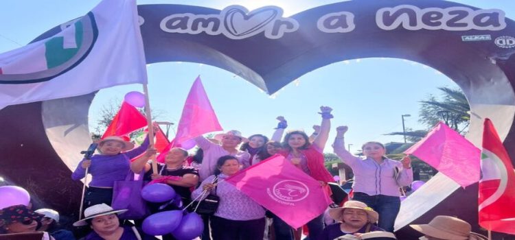 Mujeres marchan para exigir equidad y justicia en Neza