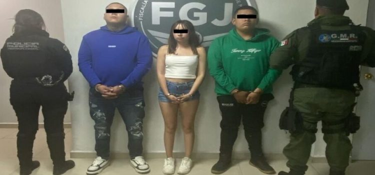 Detienen a presuntos implicados de balacera en bar de Neza