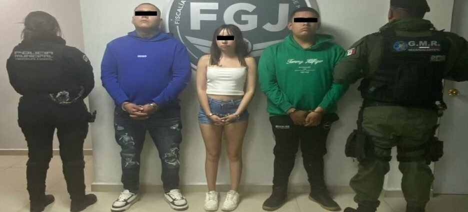 Detienen a 3 presuntos implicados de balacera en bar de Neza