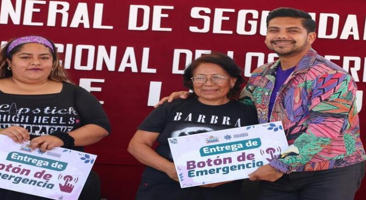 Gobierno de Neza entrega botones de emergencia a mujeres constructoras de paz