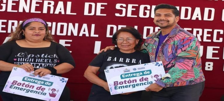 Gobierno de Neza entrega botones de emergencia a mujeres constructoras de paz