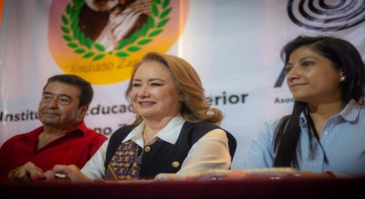 Ministra Yasmín Esquivel se reúne con abogados en Neza