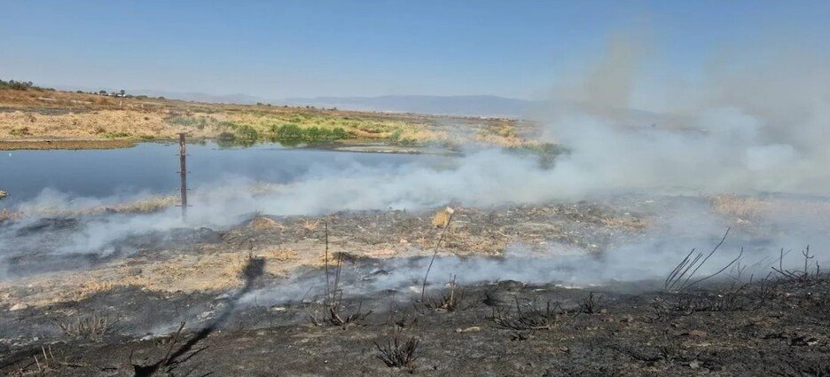 Vientos reavivan incendio de pastizales en Neza