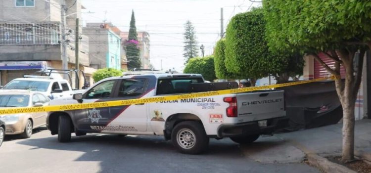 Balean a hombre mientras caminaba por calles de Neza