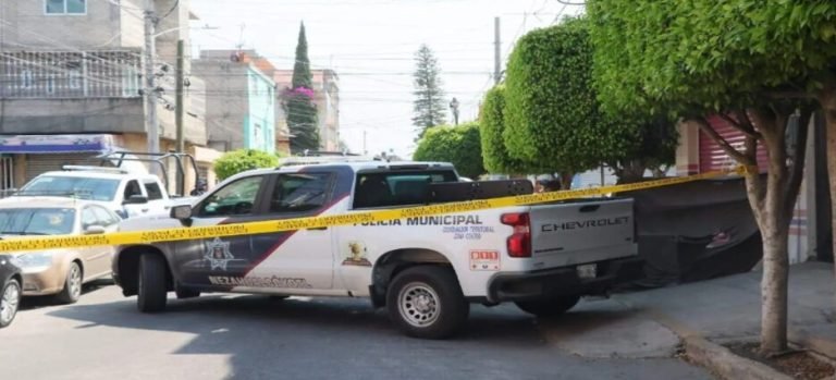 Balean a hombre mientras caminaba por calles de Neza