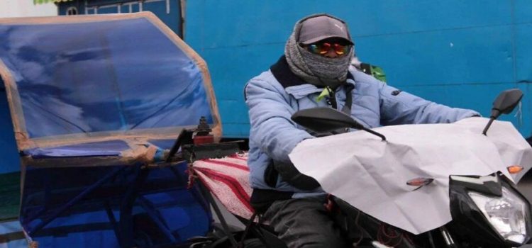 Conductor huye tras embestir a un mototaxi en Neza Conductor huye tras embestir a un mototaxi en Neza