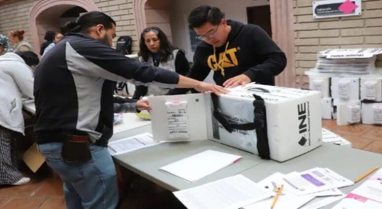 Inicia entrega de paquetes electorales a presidentes de mesas directivas de casilla en Edomex